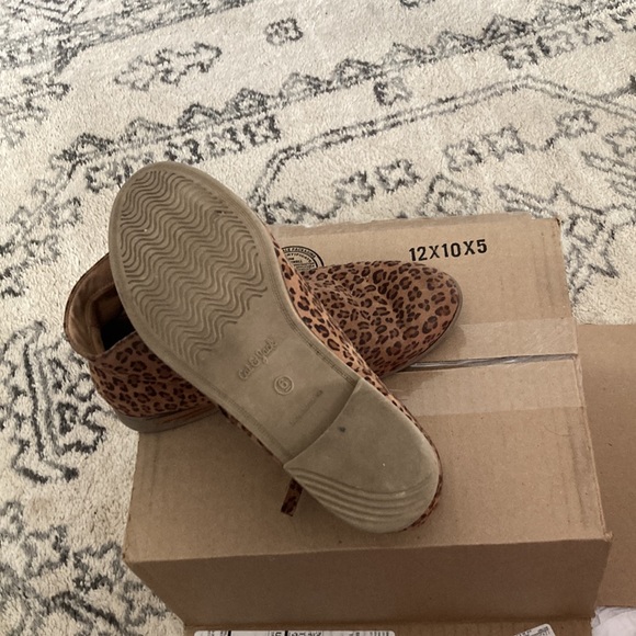 Cat and Jack boots size 6 barely worn great shape - Picture 4 of 5